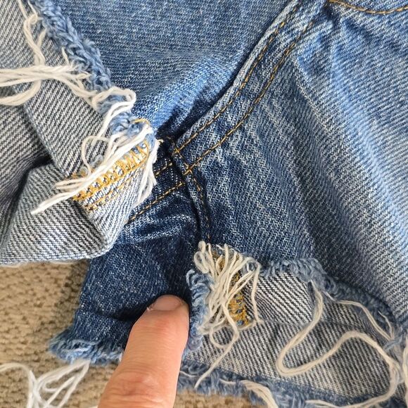 Pacsun Mom High Rise Frayed Hem Jean Shorts - Size 24 - Picture 7 of 15